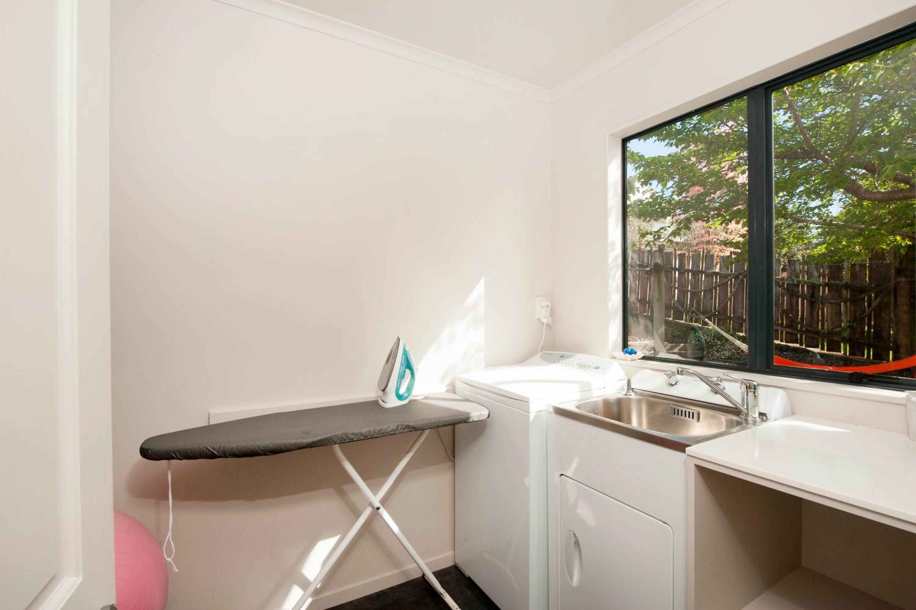 Sunny Richmond Holiday Home with Sea Views view 4