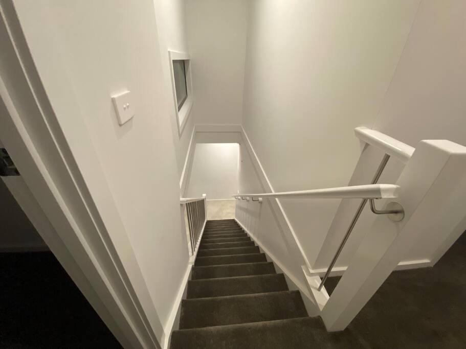 30 Minutes to Airport-3BR-Unfurnished-LUGarage-29G