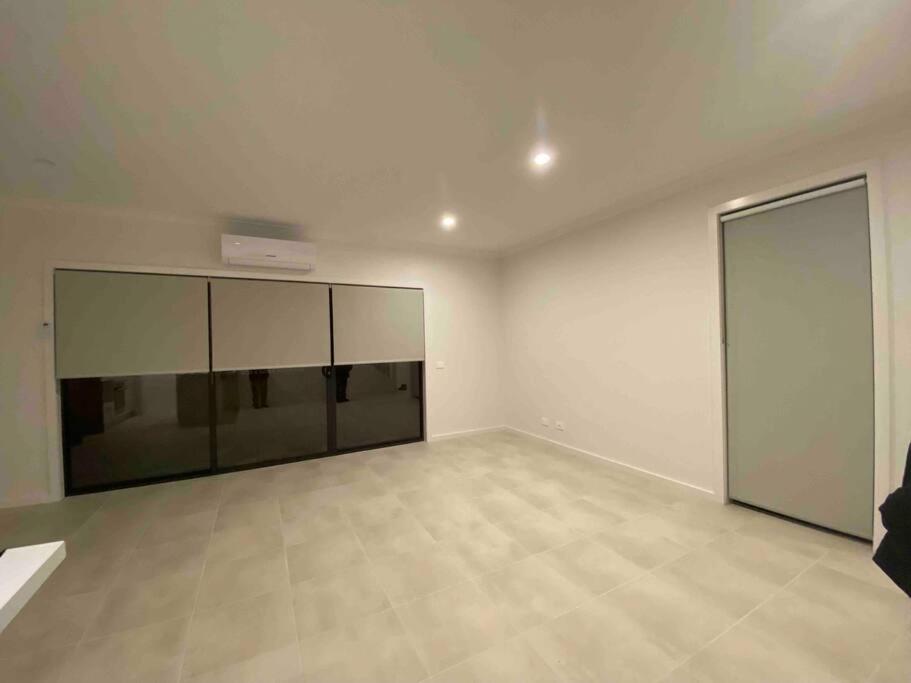 30 Minutes to Airport-3BR-Unfurnished-LUGarage-29G