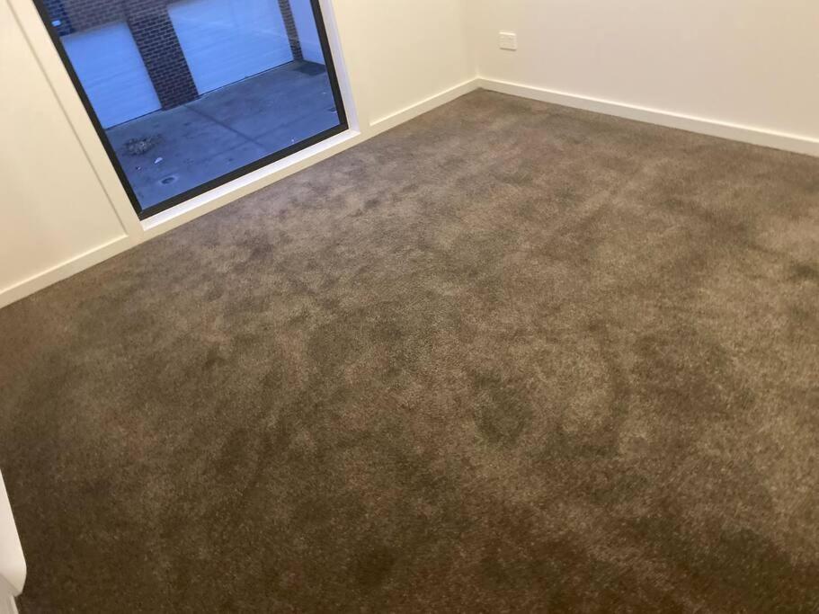 30 Minutes to Airport-3BR-Unfurnished-LUGarage-29G