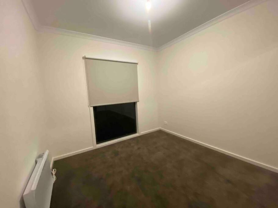 30 Minutes to Airport-3BR-Unfurnished-LUGarage-29G