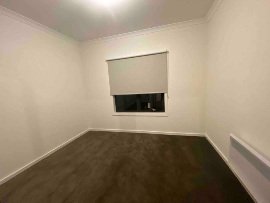 30 Minutes to Airport-3BR-Unfurnished-LUGarage-29G