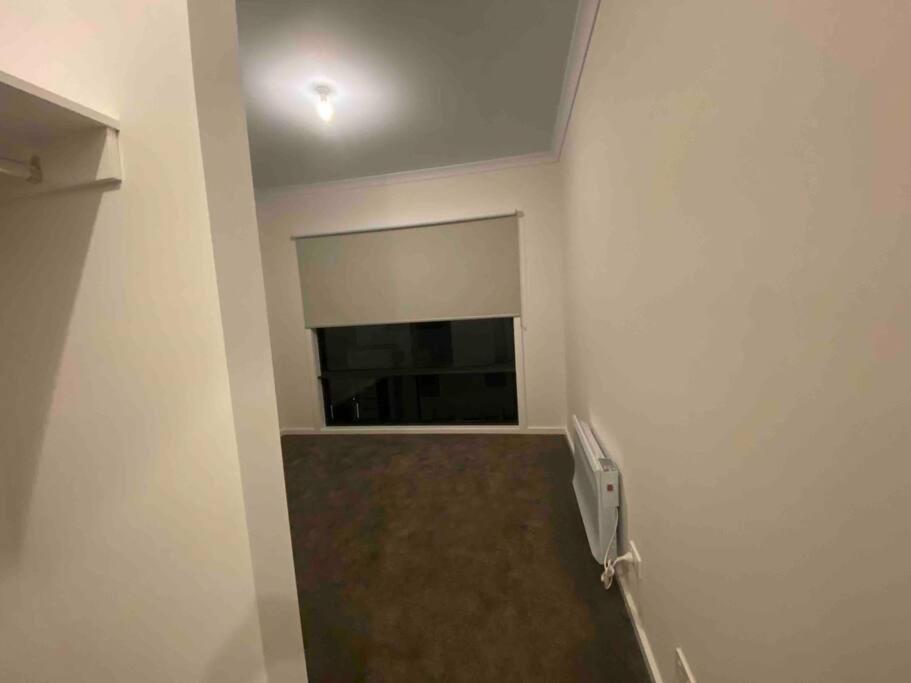 30 Minutes to Airport-3BR-Unfurnished-LUGarage-29G