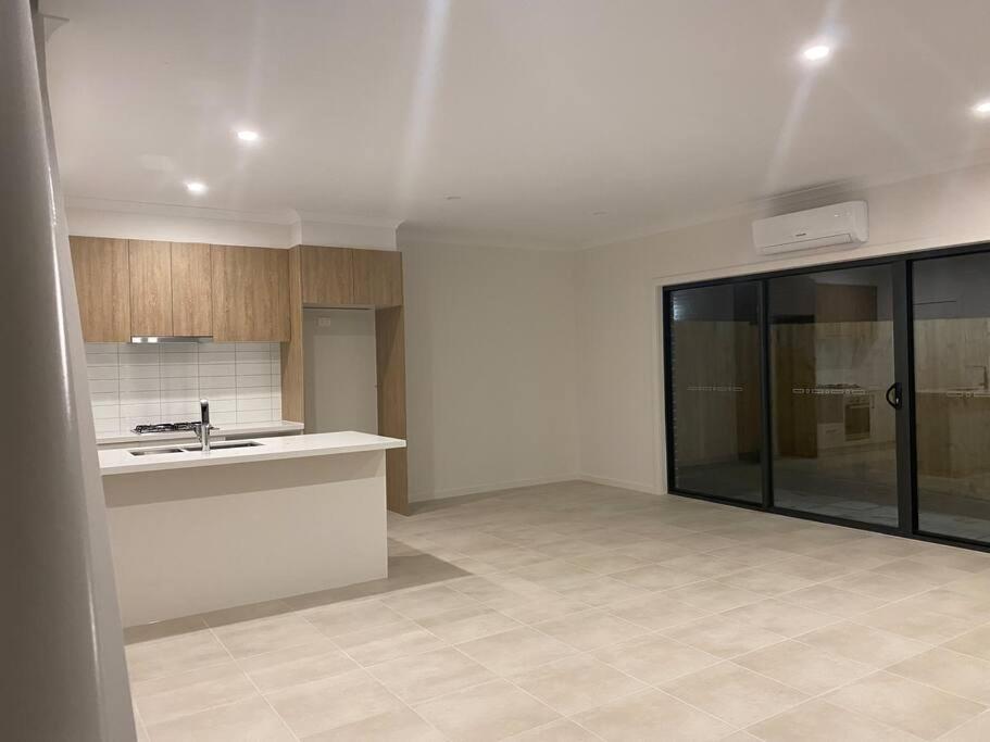 30 Minutes to Airport-3BR-Unfurnished-LUGarage-29G