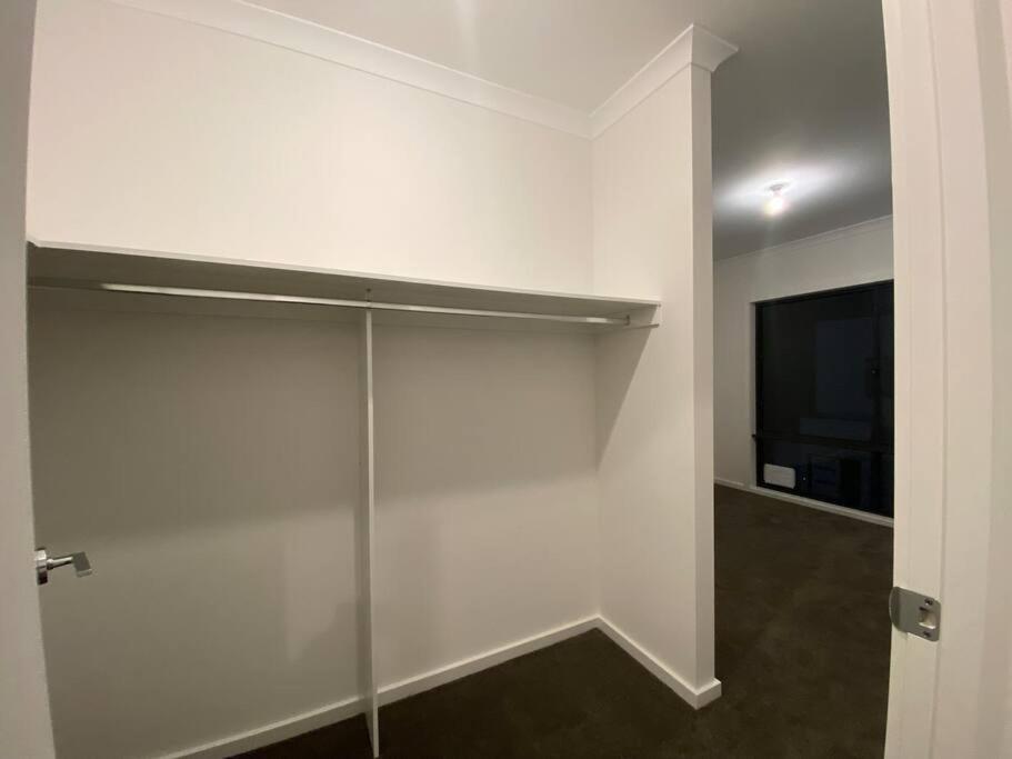 30 Minutes to Airport-3BR-Unfurnished-LUGarage-29G