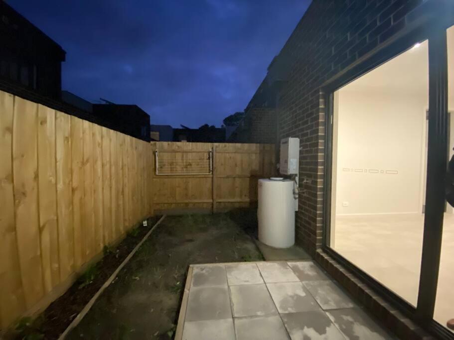 30 Minutes to Airport-3BR-Unfurnished-LUGarage-29G
