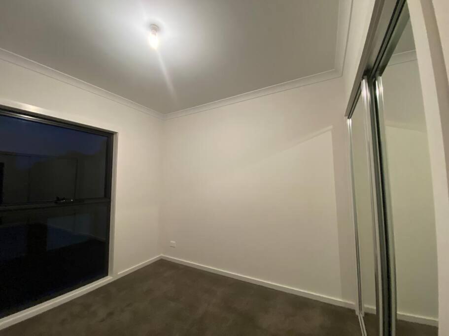 30 Minutes to Airport-3BR-Unfurnished-LUGarage-29G