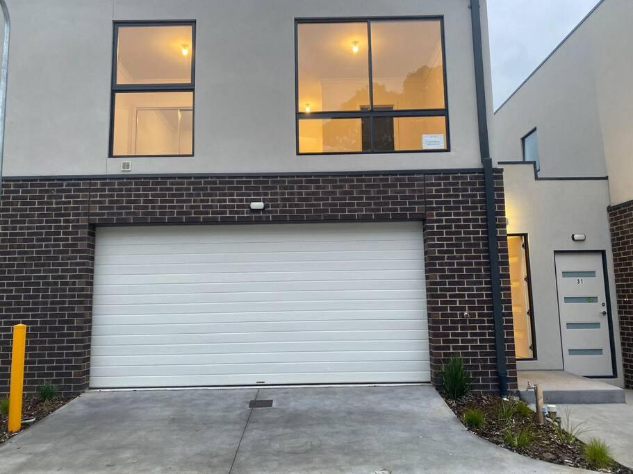 30 Minutes to Airport-3BR-Unfurnished-LUGarage-29G