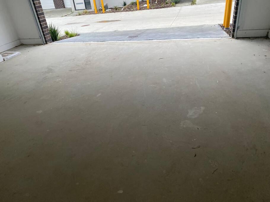 30 Minutes to Airport-3BR-Unfurnished-LUGarage-29G