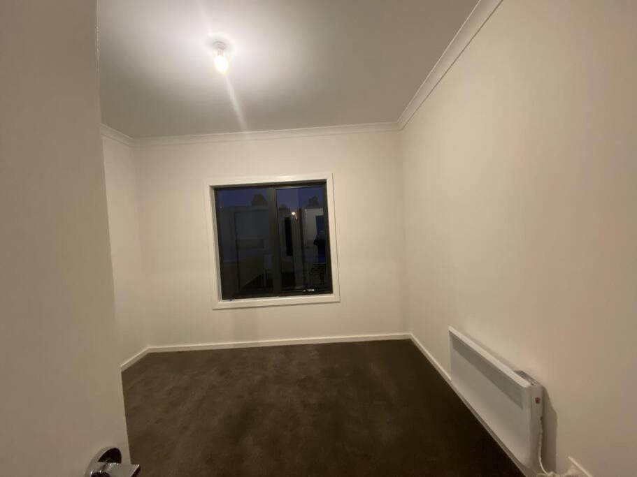 30 Minutes to Airport-3BR-Unfurnished-LUGarage-29G