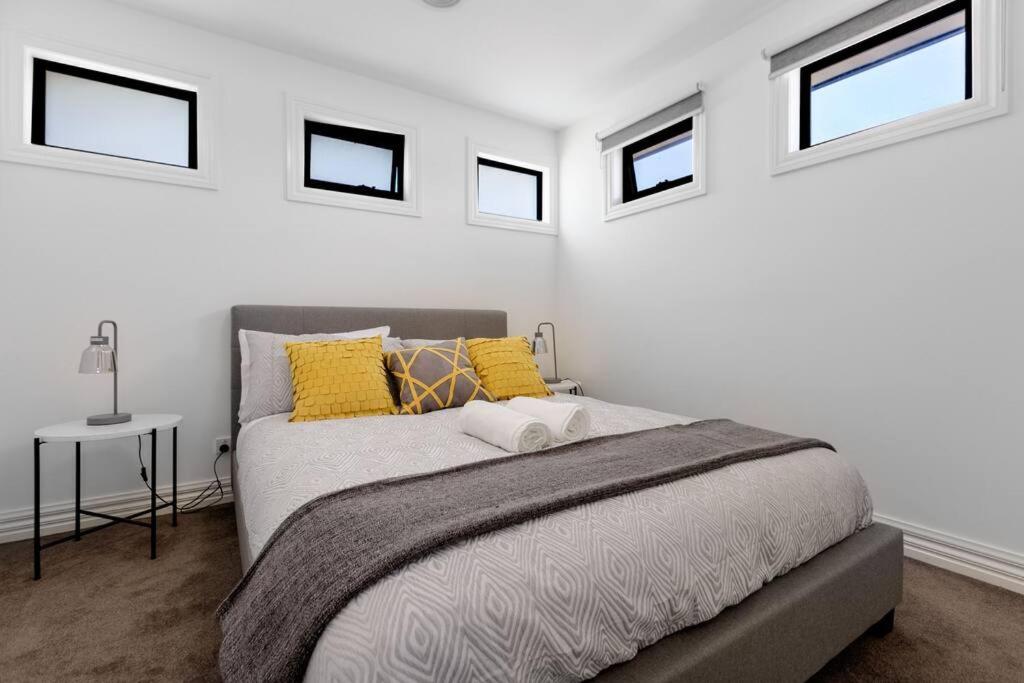 Family Oasis Walking distance to Chadstone SC