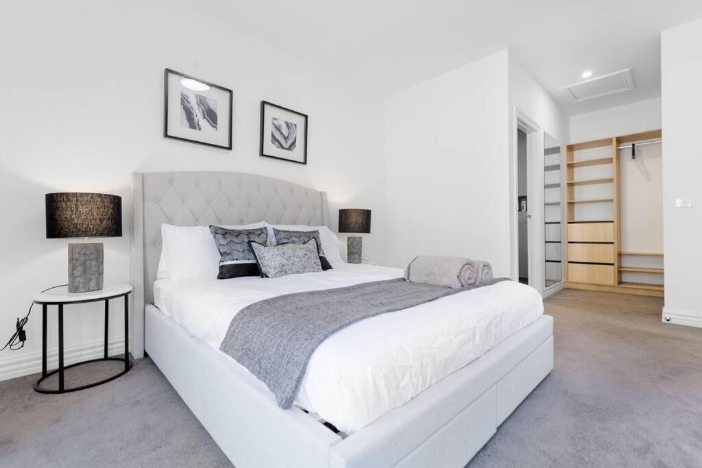 Family Oasis Walking distance to Chadstone SC