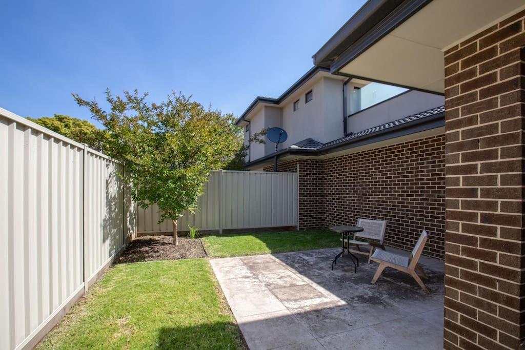 Family Oasis Walking distance to Chadstone SC
