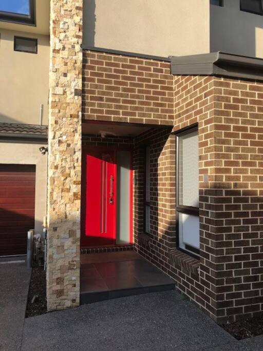 Family Oasis Walking distance to Chadstone SC