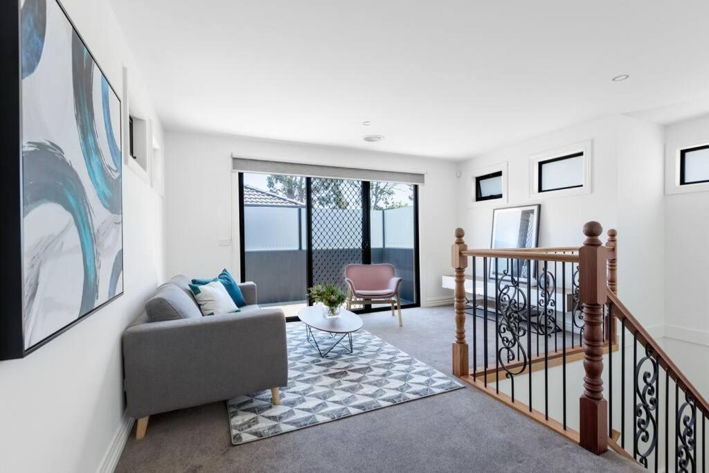 Family Oasis Walking distance to Chadstone SC