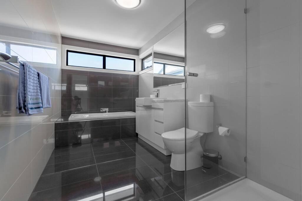 Family Oasis Walking distance to Chadstone SC