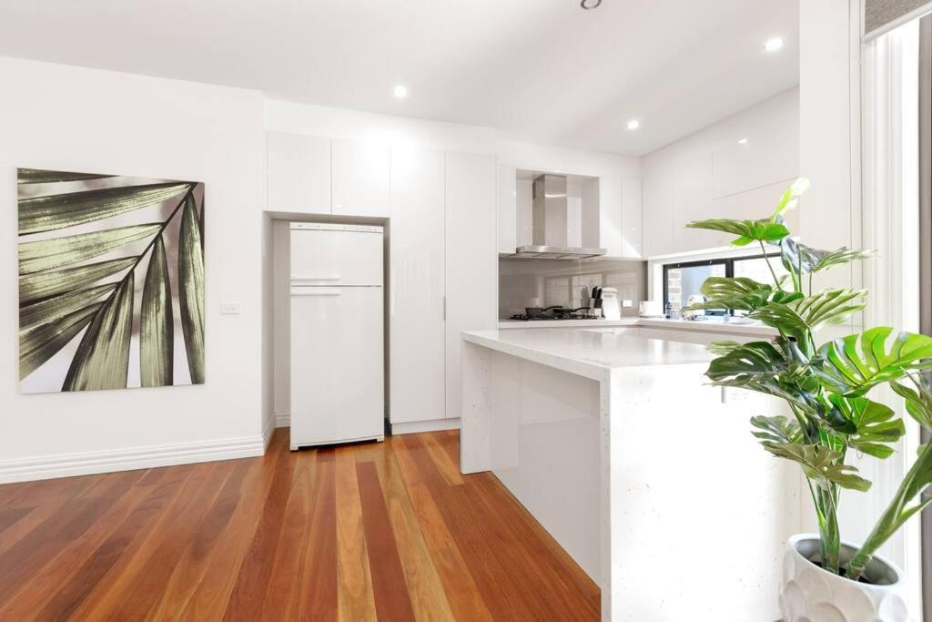 Family Oasis Walking distance to Chadstone SC