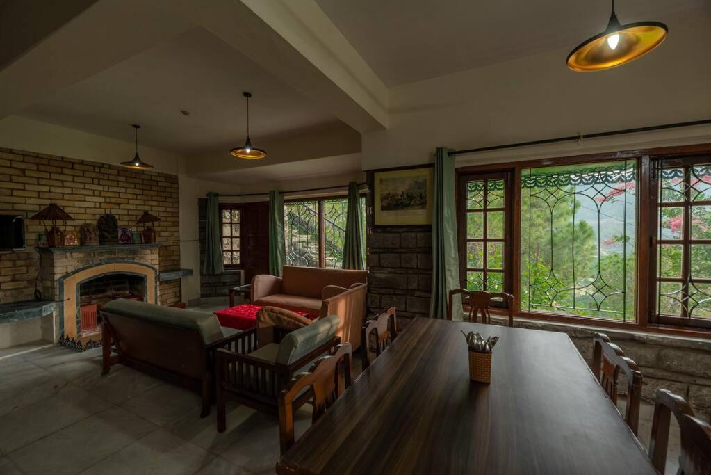 3BHK w picturesque view l Stargazer's Chalet view 3