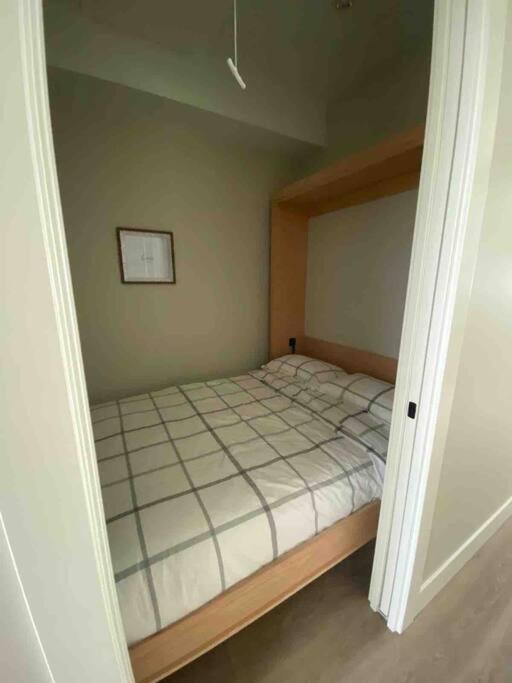 Premium Chalet w Hot Tub, Steam Shower, GENERATOR, 6BR 4BA Ski in Ski out