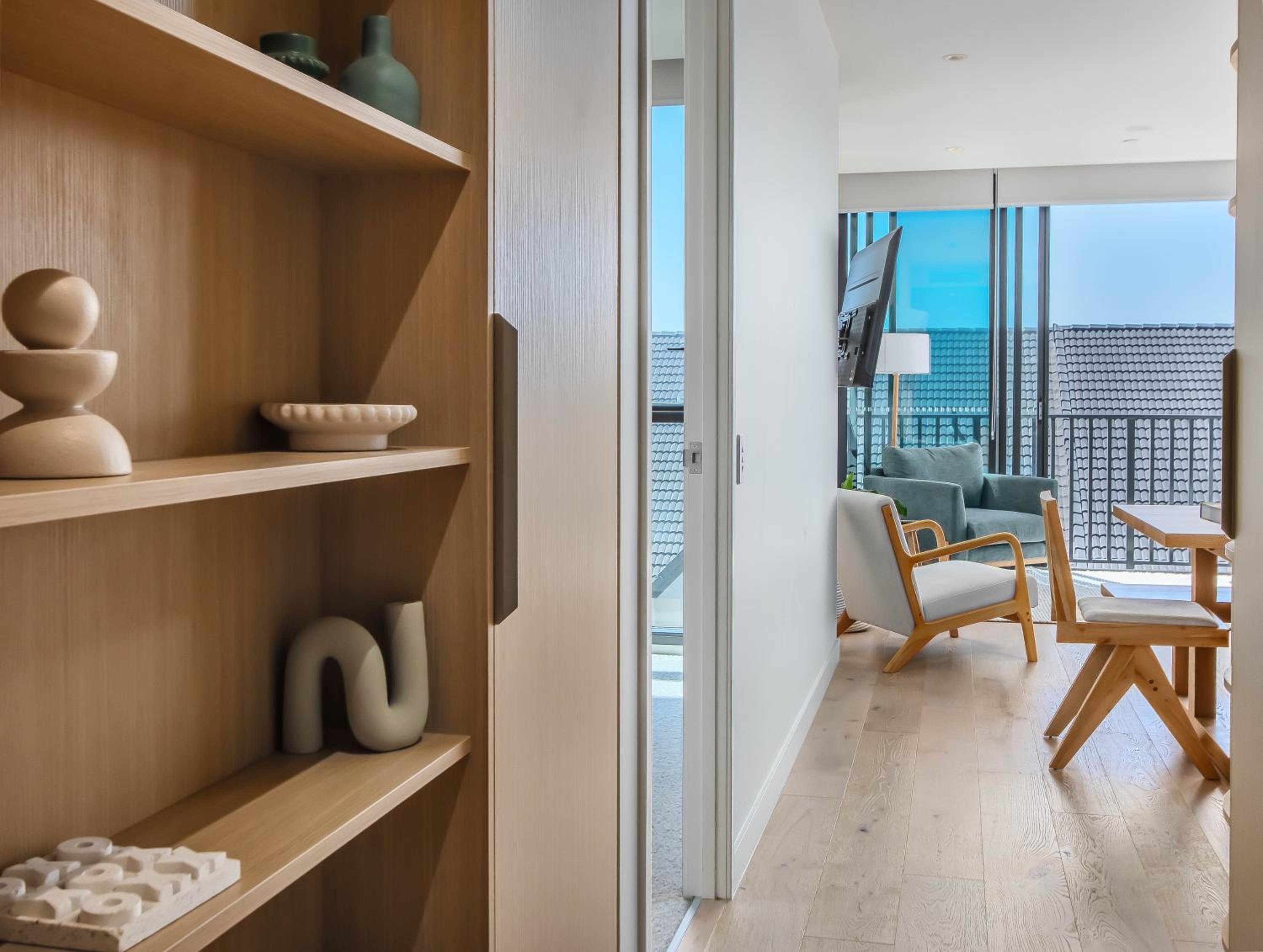Hemingway Palm Beach - Premium Oceanview Apartments by Burleigh Letting