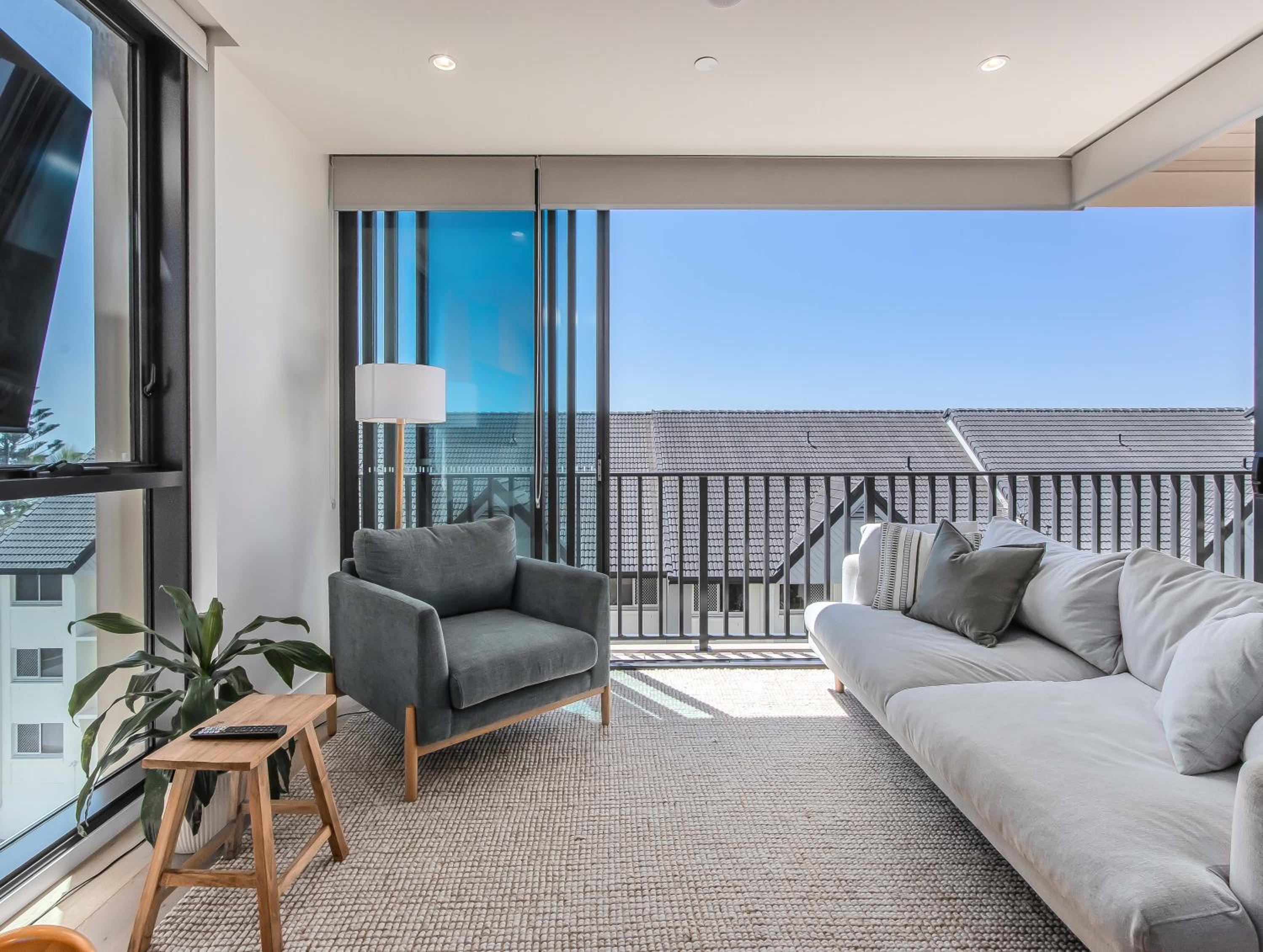 Hemingway Palm Beach - Premium Oceanview Apartments by Burleigh Letting