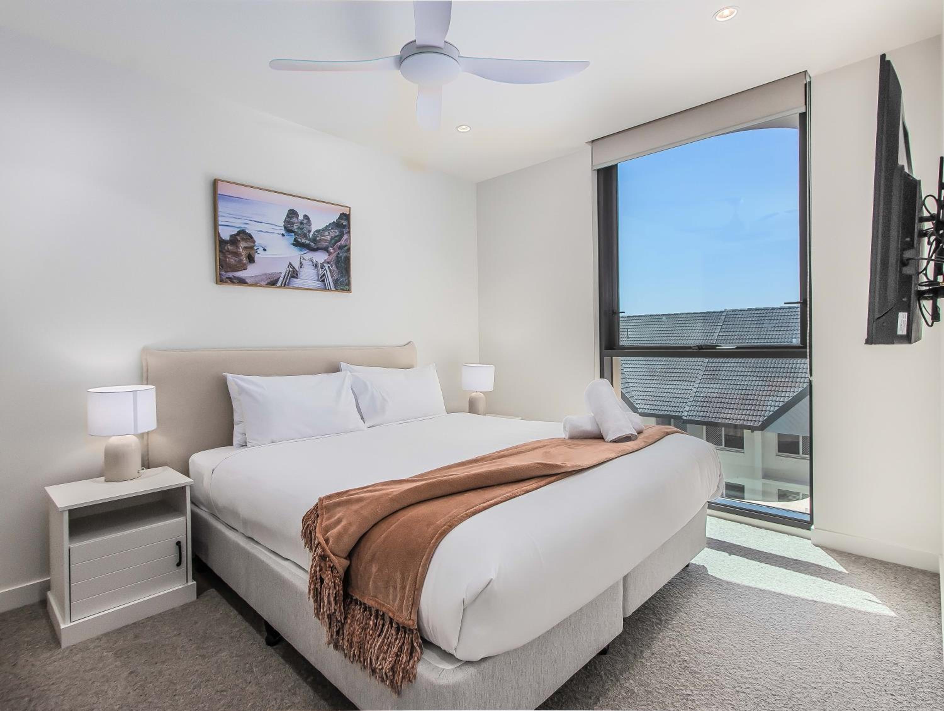 Hemingway Palm Beach - Premium Oceanview Apartments by Burleigh Letting