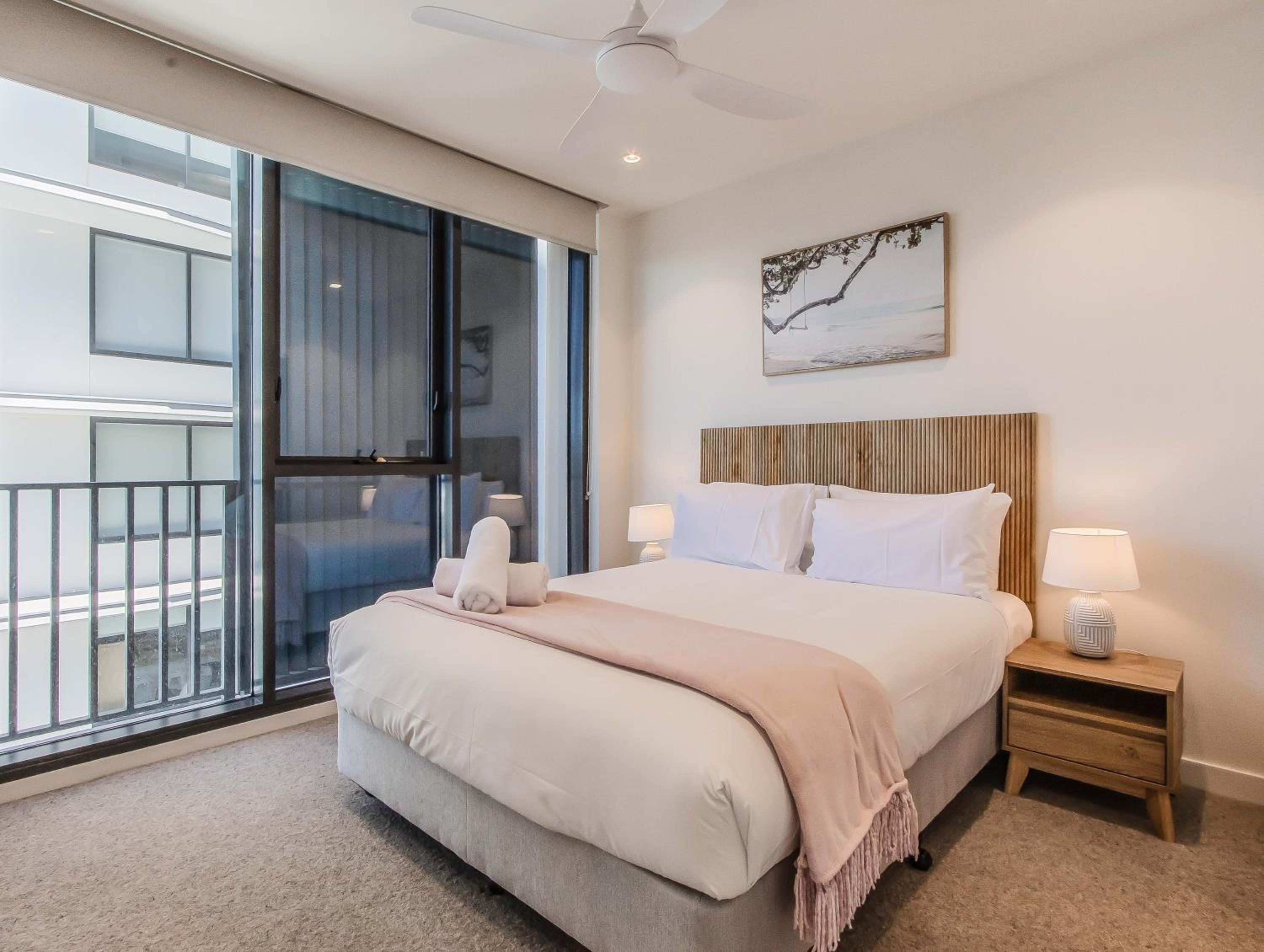 Hemingway Palm Beach - Premium Oceanview Apartments by Burleigh Letting