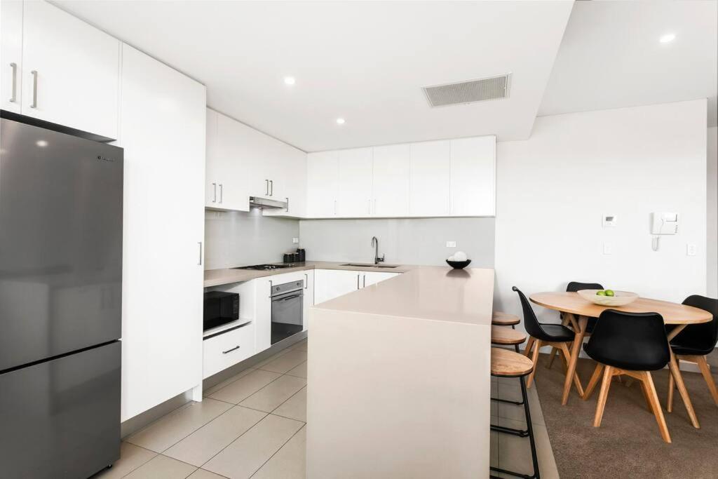 GLAD3 Gladesville Getaway Bright & Contemporary