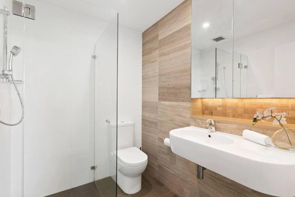 GLAD3 Gladesville Getaway Bright & Contemporary