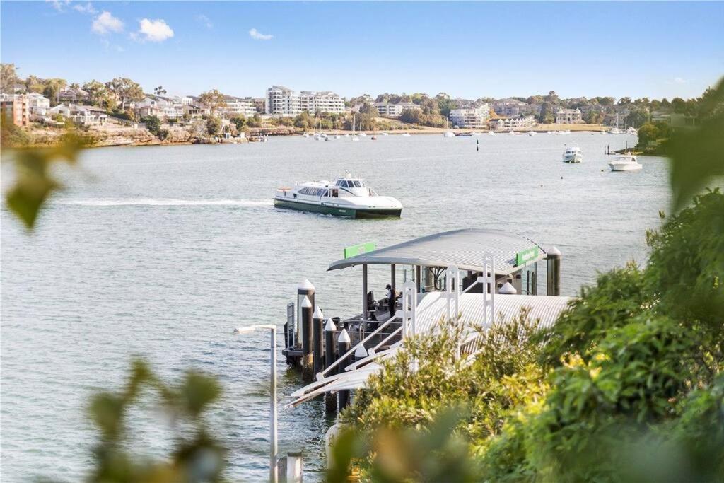 GLAD3 Gladesville Getaway Bright & Contemporary