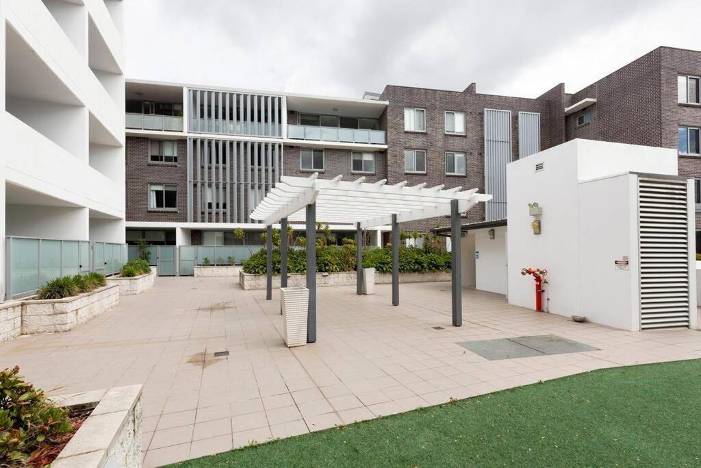GLAD3 Gladesville Getaway Bright & Contemporary