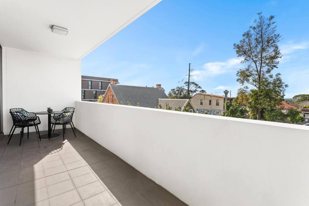 GLAD3 Gladesville Getaway Bright & Contemporary