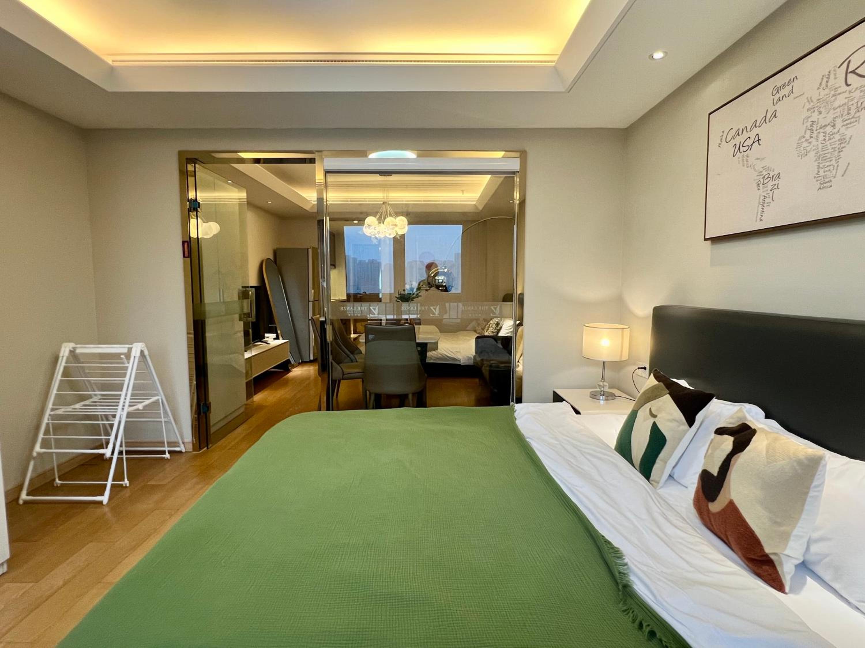Shanghai Lerongju Boutique Apartment Metro Line 8 20meter