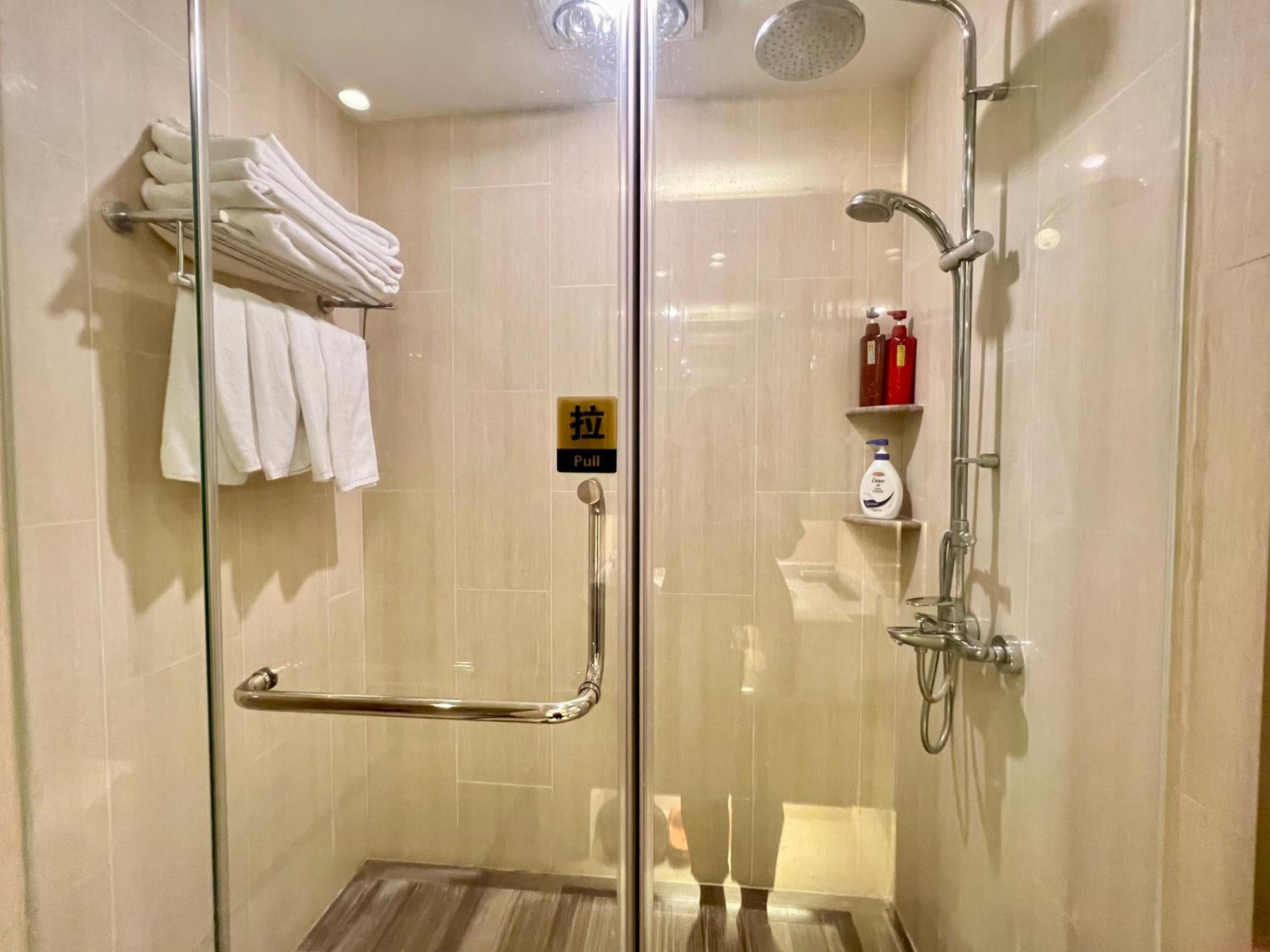 Shanghai Lerongju Boutique Apartment Metro Line 8 20meter