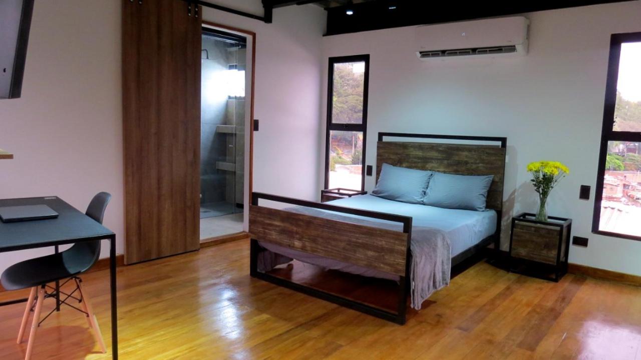 Moderno lotf estilo industrial