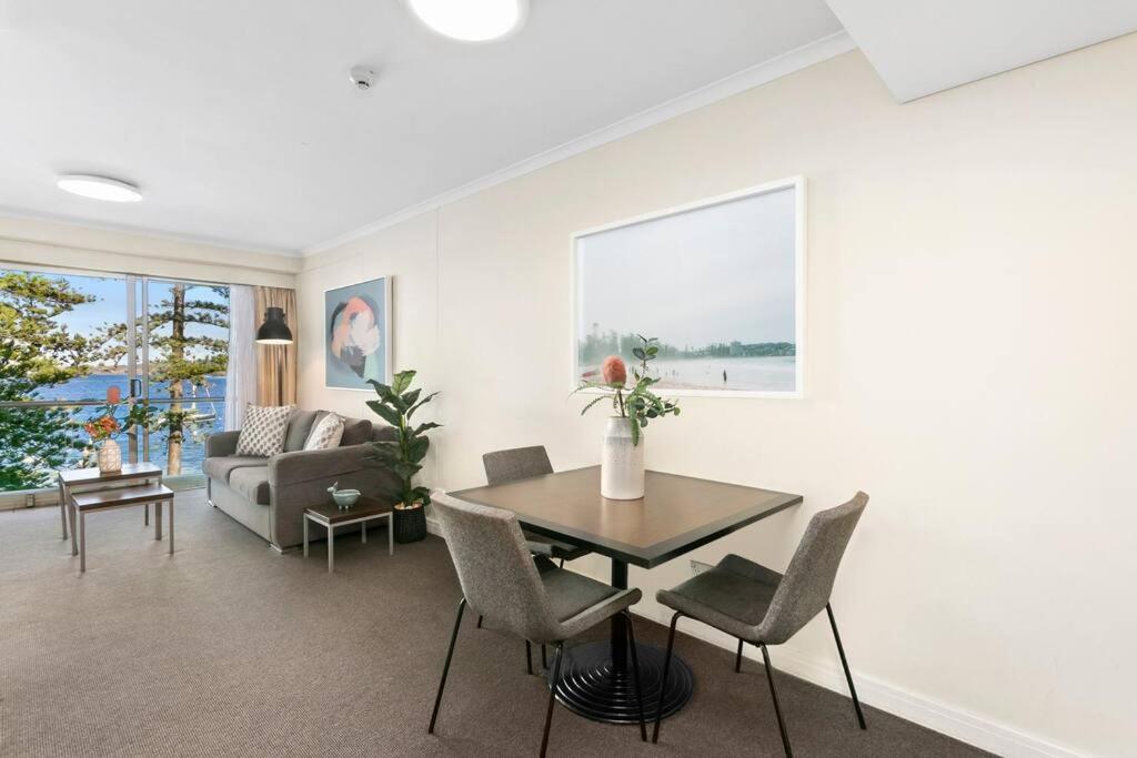 MAN54 -Manly Magic Waterfront Retreat with Gym & Sauna