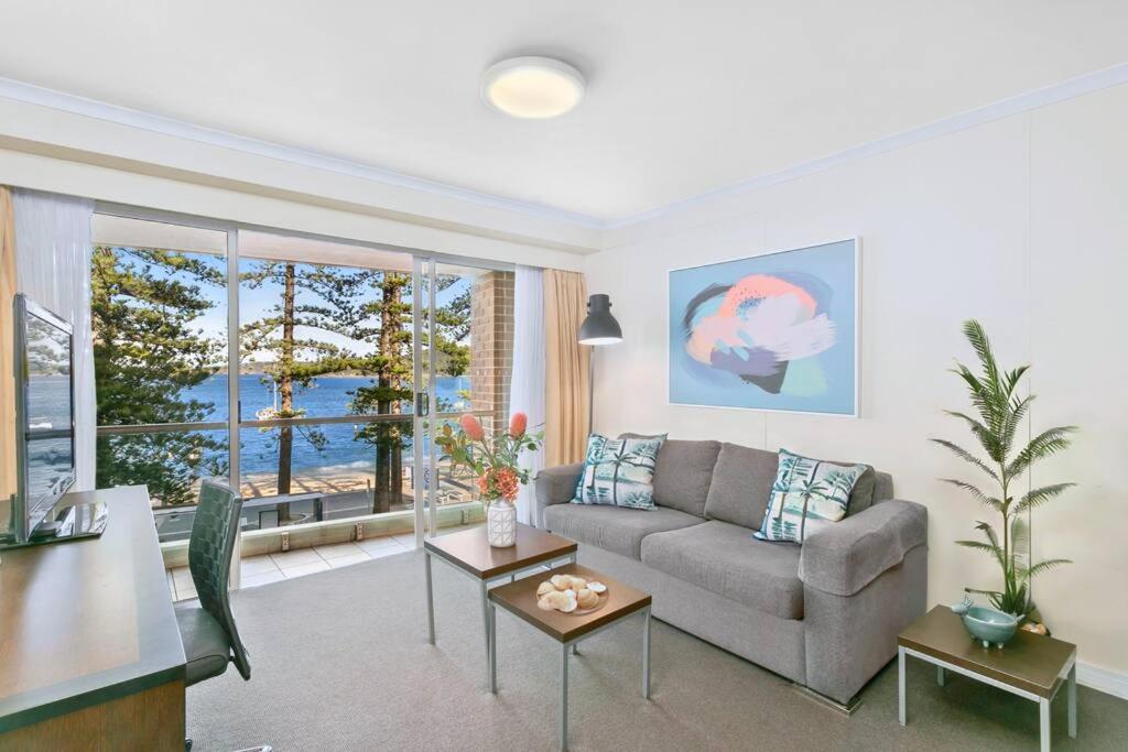MAN54 -Manly Magic Waterfront Retreat with Gym & Sauna