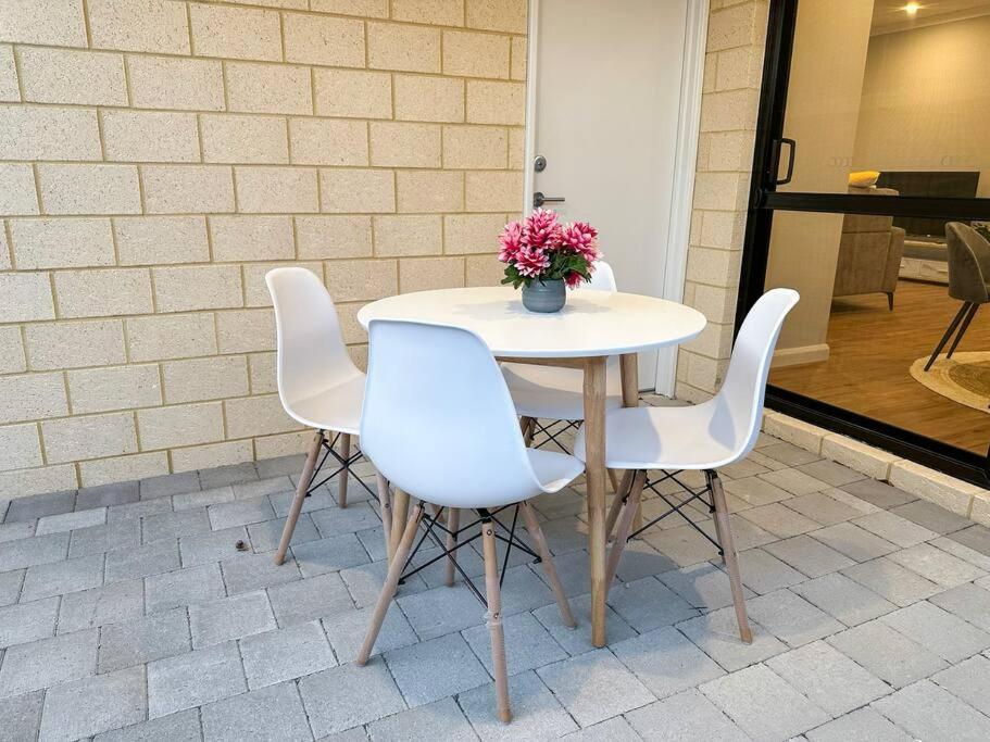 Convinient Cosy home with all around you!