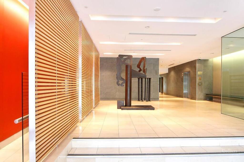 SHE35 - CBD Darling Harbour Views with Pool & Gym Access