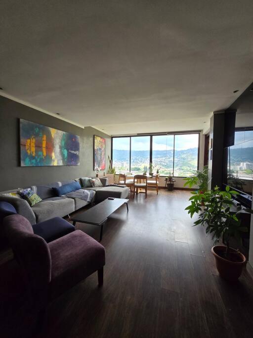 Modern Condo with Amazing View