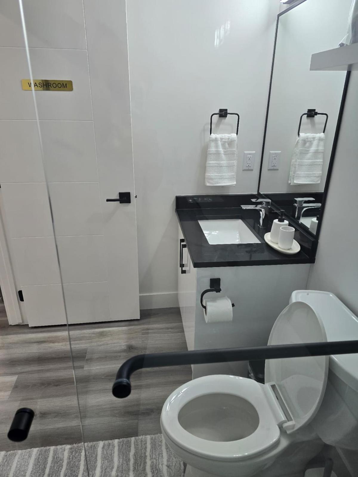 1 Bedroom Suite with private entrance and 10 minutes from Edmonton Airport
