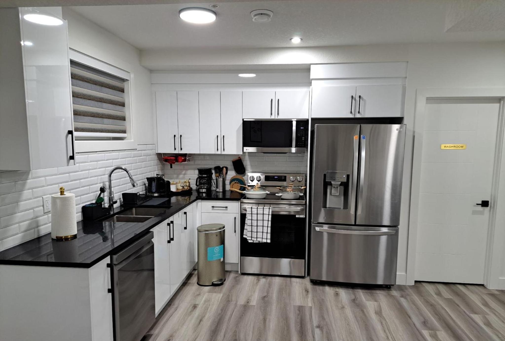 1 Bedroom Suite with private entrance and 10 minutes from Edmonton Airport