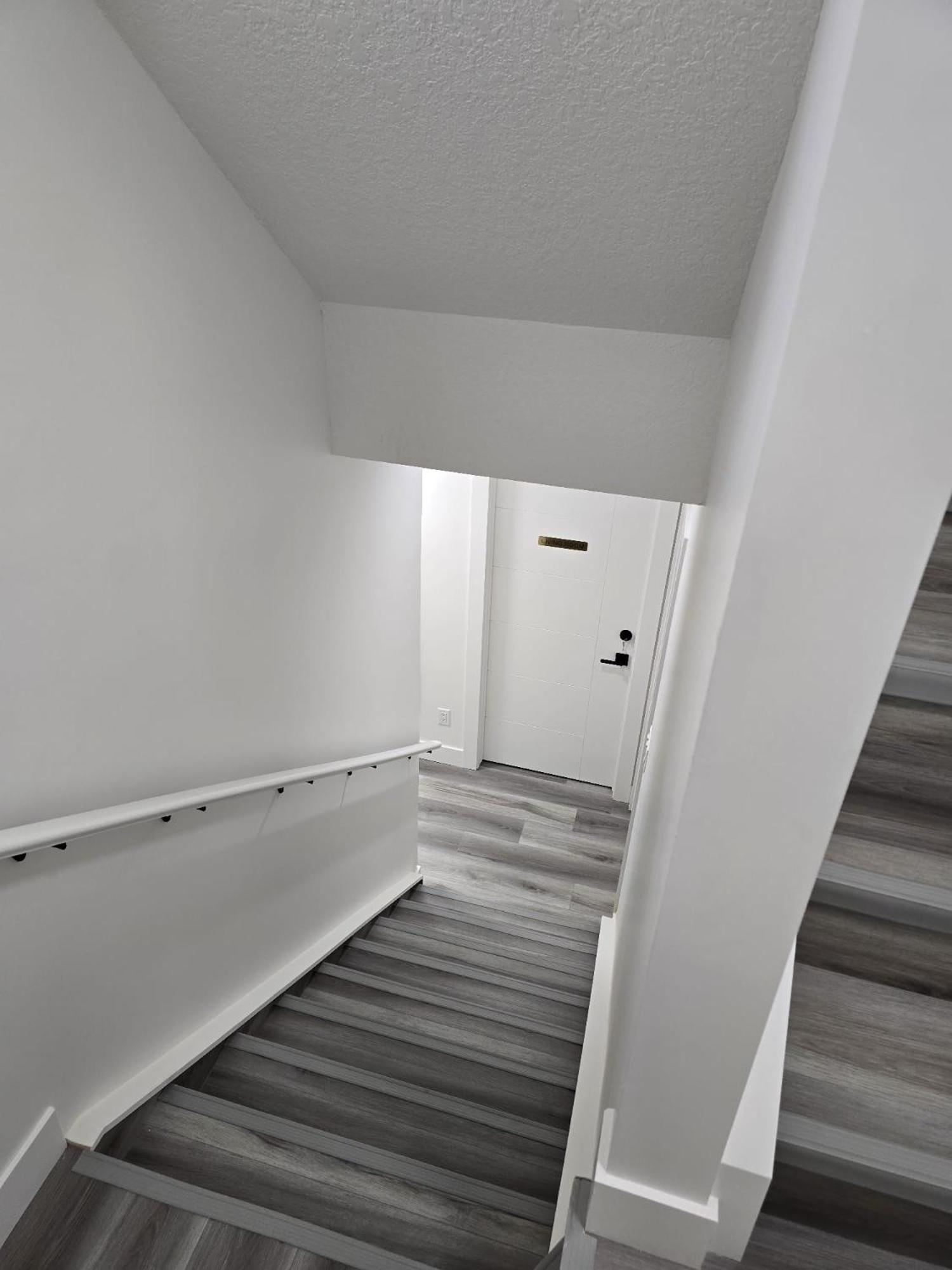 1 Bedroom Suite with private entrance and 10 minutes from Edmonton Airport