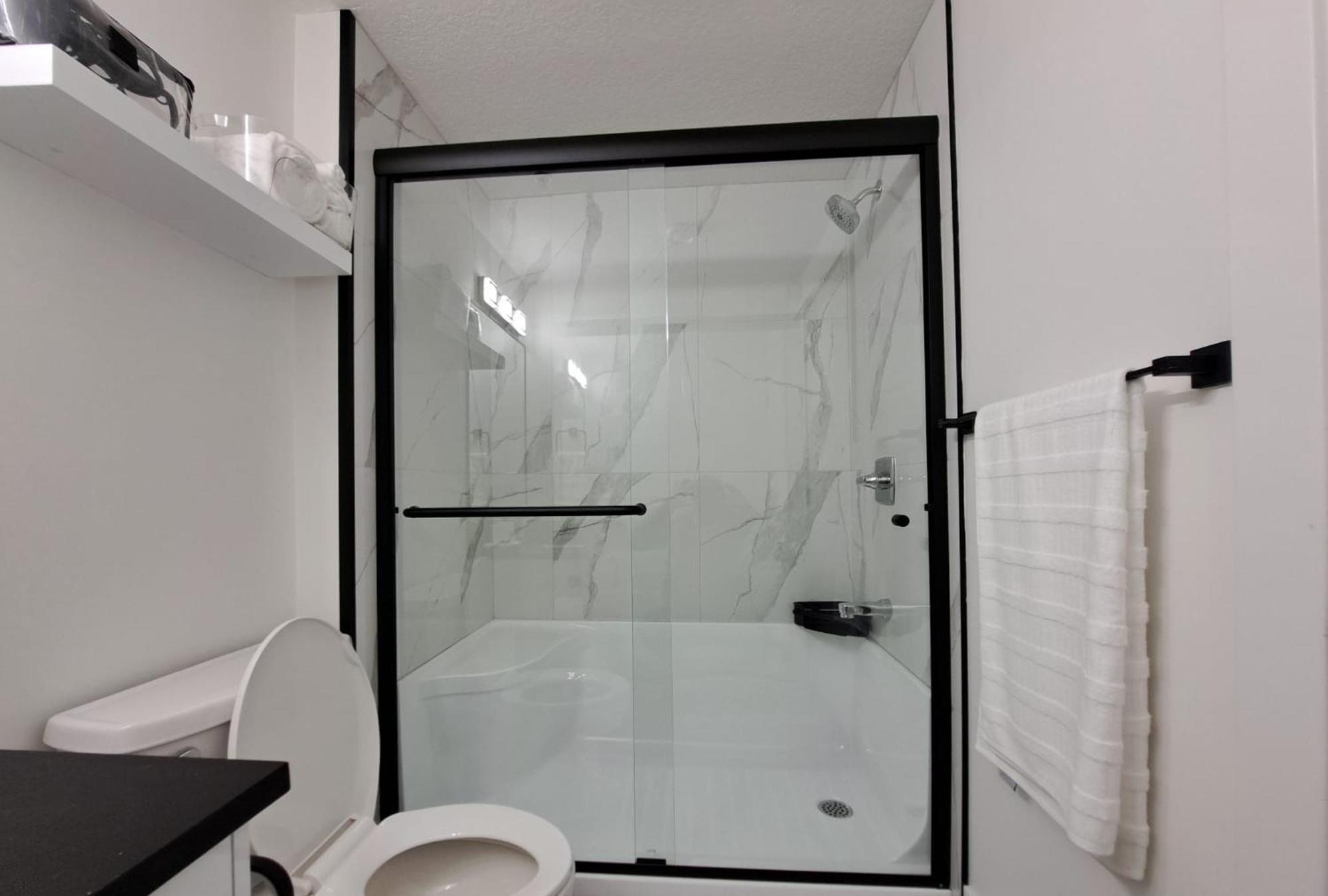 1 Bedroom Suite with private entrance and 10 minutes from Edmonton Airport