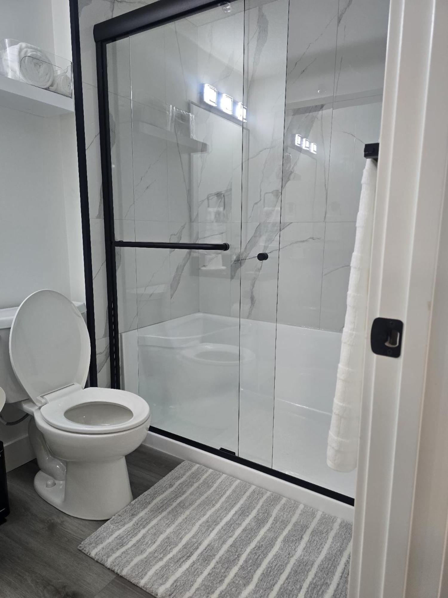 1 Bedroom Suite with private entrance and 10 minutes from Edmonton Airport