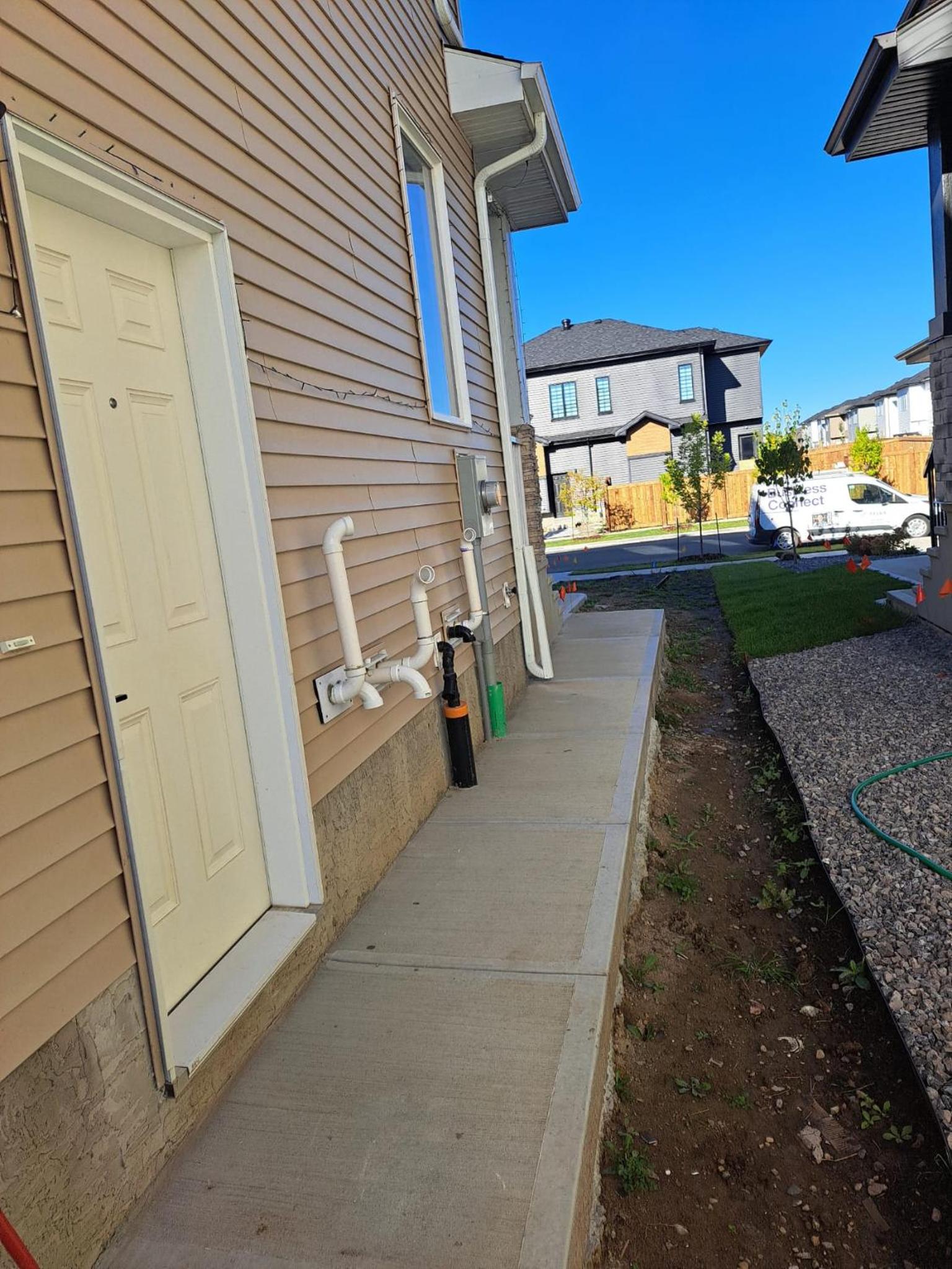 1 Bedroom Suite with private entrance and 10 minutes from Edmonton Airport