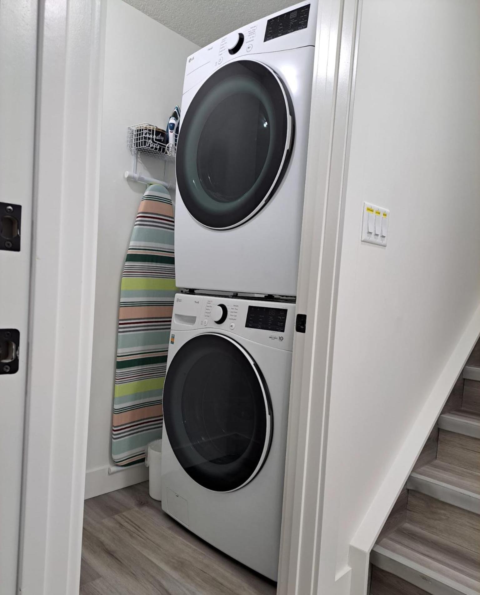 1 Bedroom Suite with private entrance and 10 minutes from Edmonton Airport