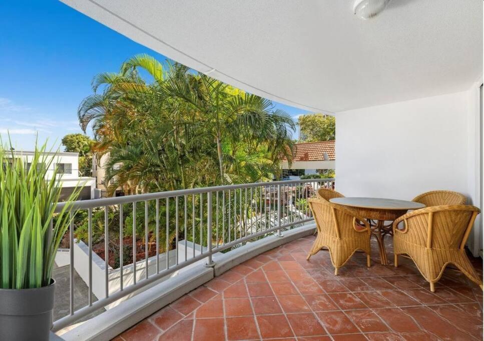 Gold Coast One-Bedroom Apt Walking to the Beach
