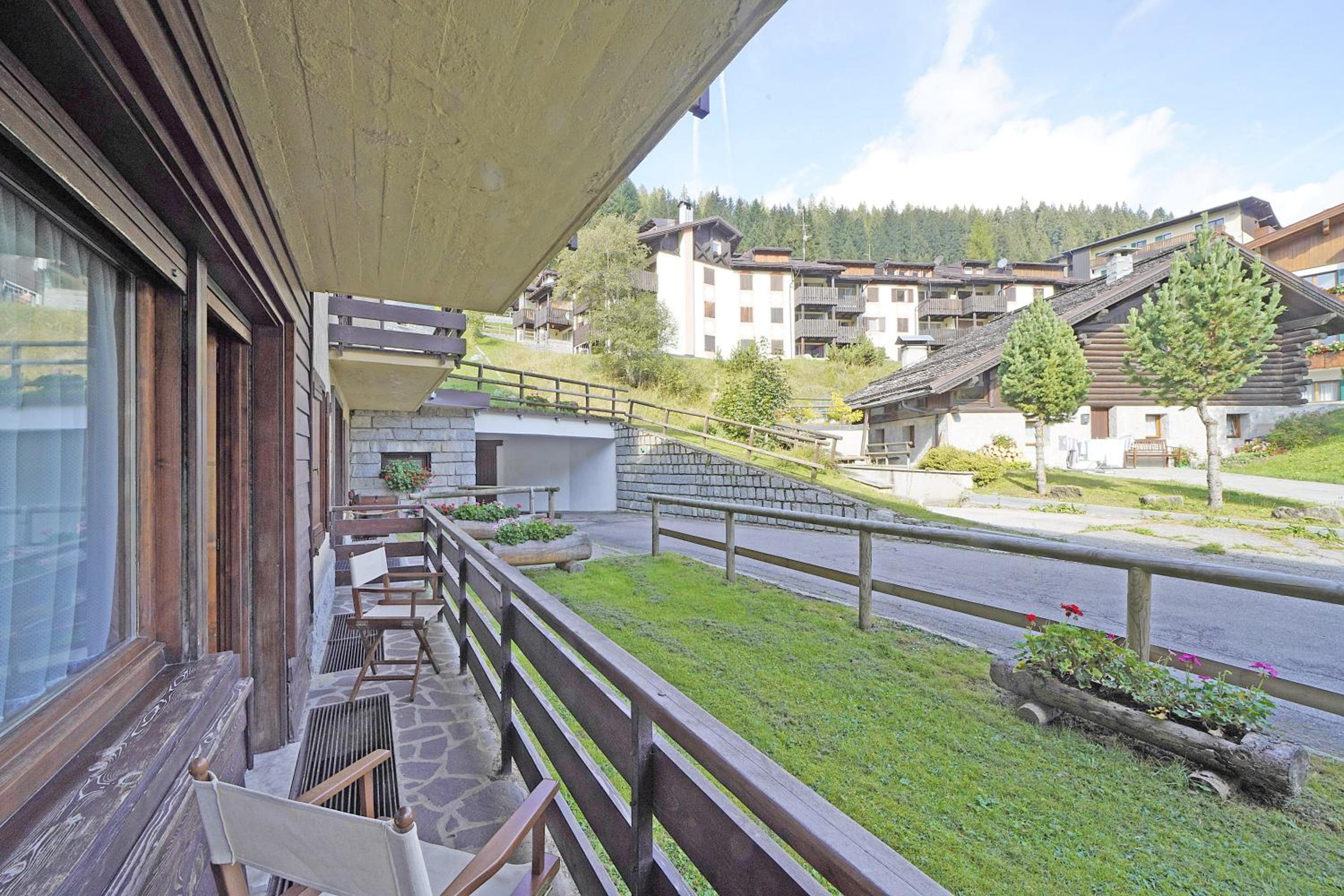 iFlat Campiglio Pra Rosat view 3