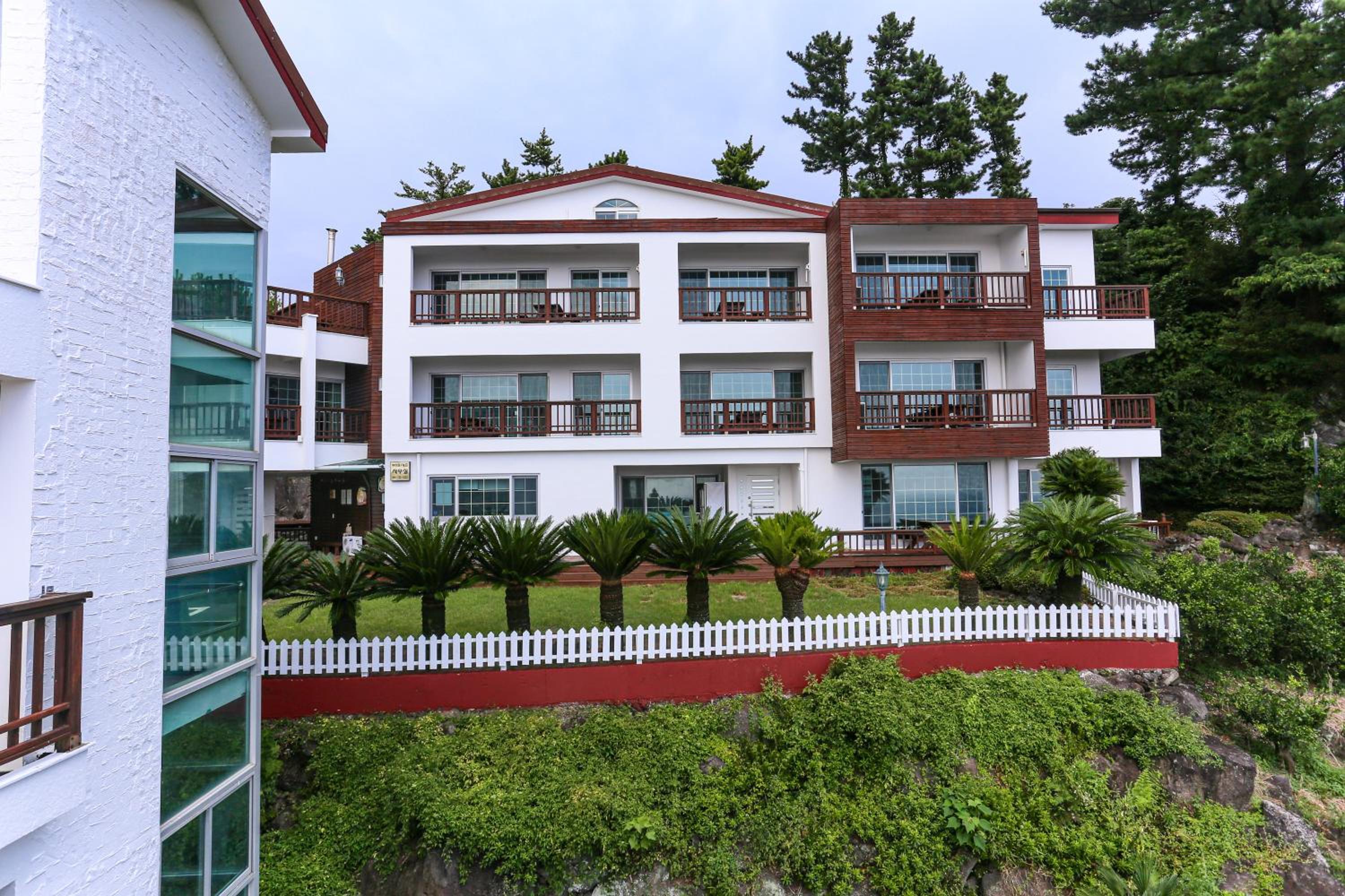Four Season Pension